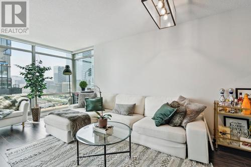 1609 - 81 Navy Wharf Court, Toronto, ON - Indoor Photo Showing Living Room