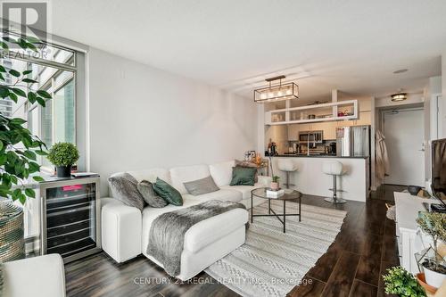 1609 - 81 Navy Wharf Court, Toronto (Waterfront Communities), ON - Indoor Photo Showing Living Room