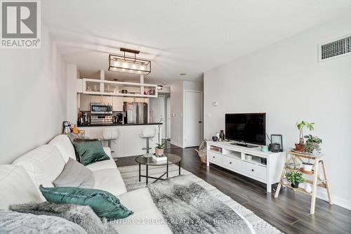 1609 - 81 Navy Wharf Court, Toronto, ON - Indoor Photo Showing Living Room