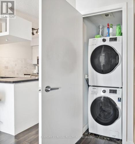 1609 - 81 Navy Wharf Court, Toronto, ON - Indoor Photo Showing Laundry Room