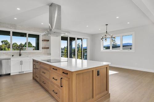 1054 Oak Barrel Place, West Kelowna, BC - Indoor Photo Showing Kitchen