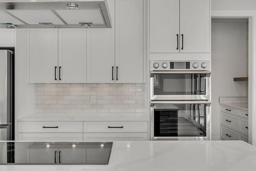 1054 Oak Barrel Place, West Kelowna, BC - Indoor Photo Showing Kitchen