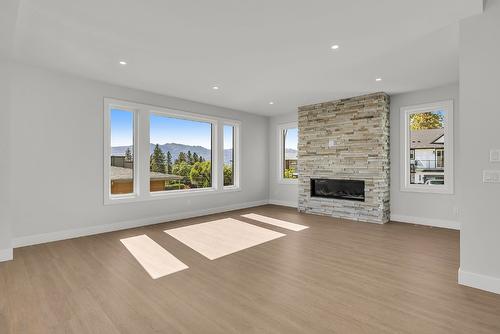 1054 Oak Barrel Place, West Kelowna, BC - Indoor Photo Showing Living Room With Fireplace