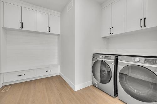 1054 Oak Barrel Place, West Kelowna, BC - Indoor Photo Showing Laundry Room