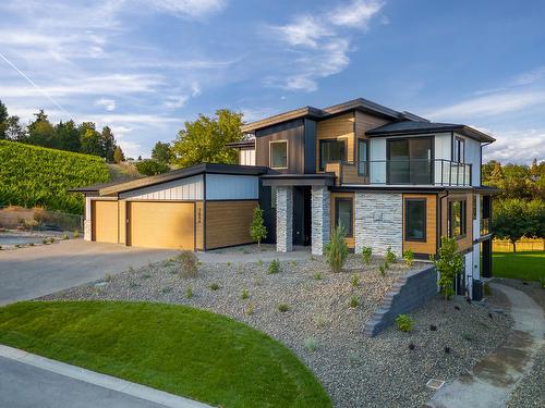 1054 Oak Barrel Place, West Kelowna, BC - Outdoor