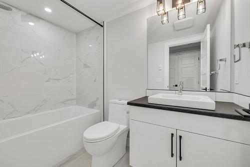 1054 Oak Barrel Place, West Kelowna, BC - Indoor Photo Showing Bathroom