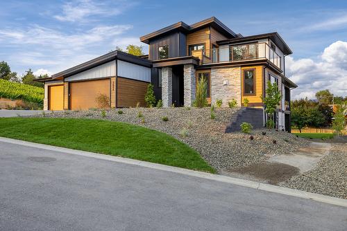 1054 Oak Barrel Place, West Kelowna, BC - Outdoor