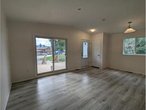 4785 Riverview Drive, Edgewater, BC - Indoor Photo Showing Other Room