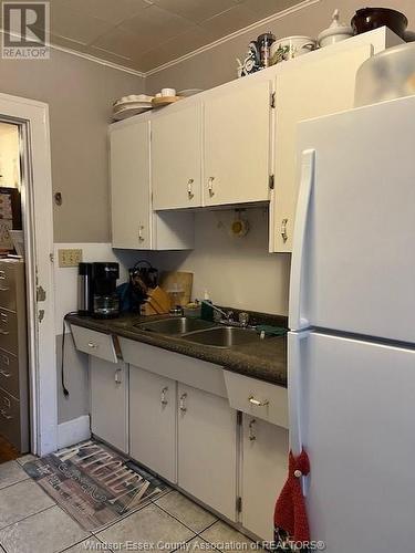 3221 Linwood Place, Windsor, ON - Indoor Photo Showing Kitchen With Double Sink