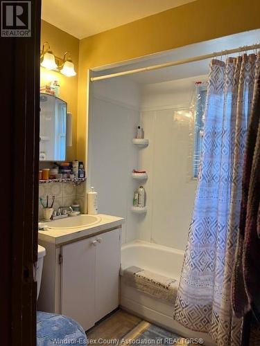 3221 Linwood Place, Windsor, ON - Indoor Photo Showing Bathroom