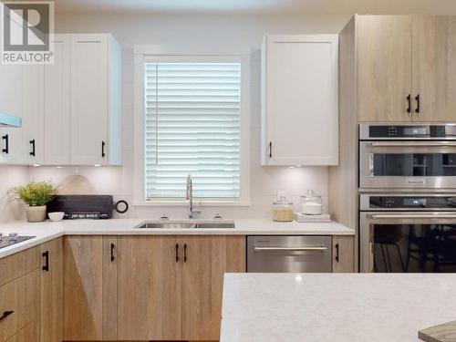 4064 Saturna Ave, Powell River, BC - Indoor Photo Showing Kitchen With Double Sink