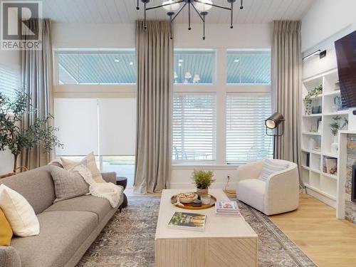 4064 Saturna Ave, Powell River, BC - Indoor Photo Showing Living Room