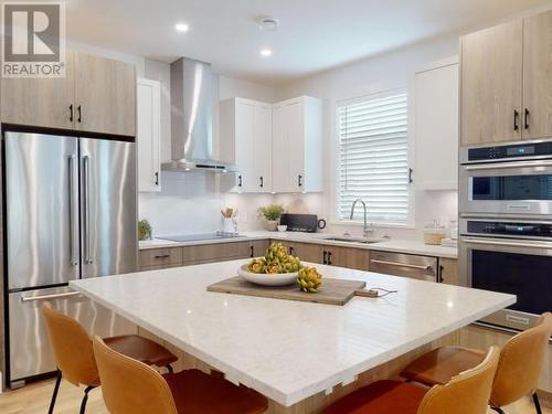 4064 Saturna Ave, Powell River, BC - Indoor Photo Showing Kitchen With Upgraded Kitchen