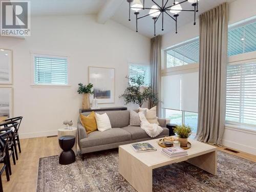 4064 Saturna Ave, Powell River, BC - Indoor Photo Showing Living Room