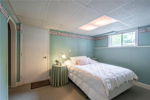 3037 Tecumseh Drive, Burlington, ON - Indoor Photo Showing Bedroom