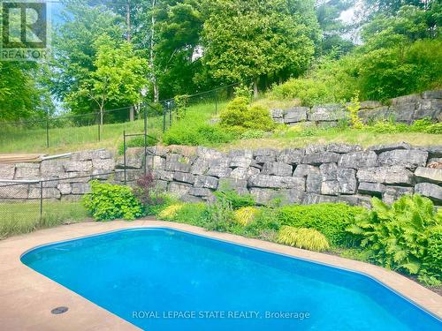 640 Governors Road, Hamilton (Dundas), ON - Outdoor With In Ground Pool With Backyard