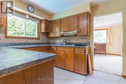 640 Governors Road, Hamilton (Dundas), ON - Indoor Photo Showing Kitchen With Double Sink