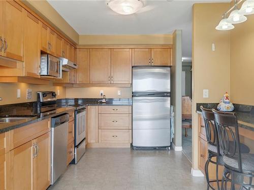 312-350 Island Hwy South, Campbell River, BC - Indoor Photo Showing Kitchen