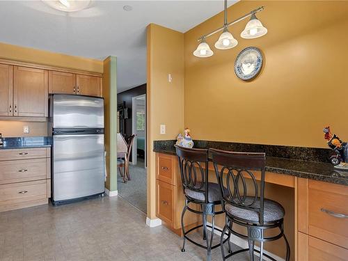 312-350 Island Hwy South, Campbell River, BC - Indoor Photo Showing Kitchen