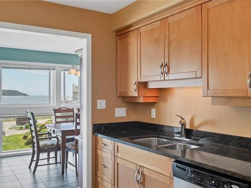 312-350 Island Hwy South, Campbell River, BC - Indoor Photo Showing Kitchen With Double Sink