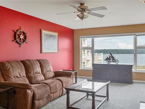 312-350 Island Hwy South, Campbell River, BC - Indoor Photo Showing Living Room