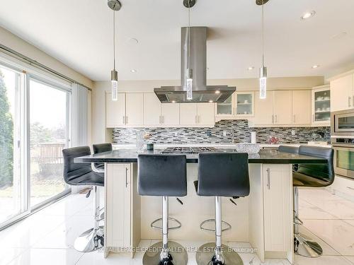 972 Winterton Way, Mississauga, ON - Indoor Photo Showing Kitchen With Stainless Steel Kitchen With Upgraded Kitchen