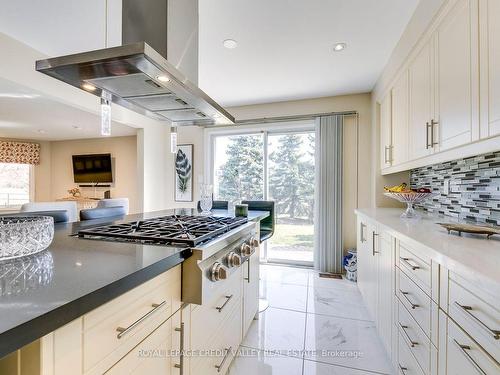 972 Winterton Way, Mississauga, ON - Indoor Photo Showing Kitchen