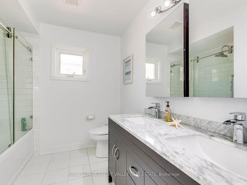 972 Winterton Way, Mississauga, ON - Indoor Photo Showing Bathroom