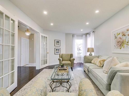 972 Winterton Way, Mississauga, ON - Indoor Photo Showing Living Room