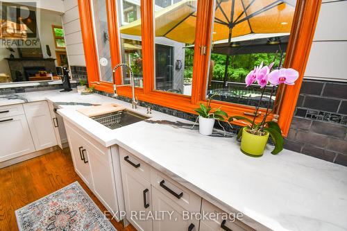 17 Highland Drive, Oro-Medonte (Horseshoe Valley), ON -  Photo Showing Kitchen