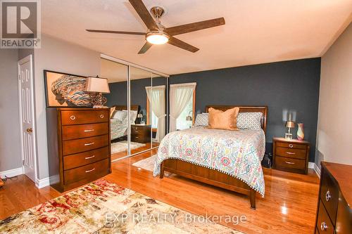 17 Highland Drive, Oro-Medonte (Horseshoe Valley), ON - Indoor Photo Showing Bedroom