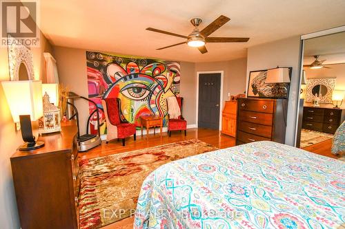 17 Highland Drive, Oro-Medonte (Horseshoe Valley), ON - Indoor Photo Showing Bedroom