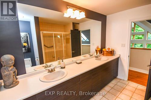 17 Highland Drive, Oro-Medonte (Horseshoe Valley), ON - Indoor Photo Showing Bathroom