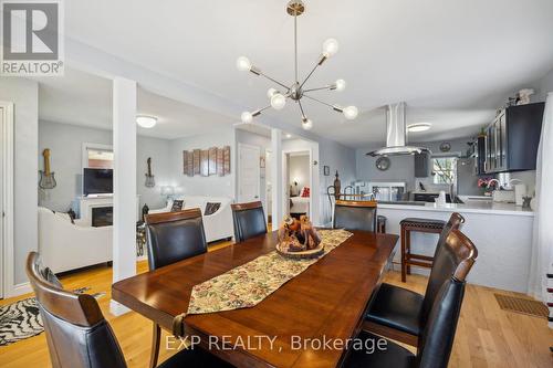 5993 Coholan Street, Niagara Falls, ON - Indoor Photo Showing Dining Room