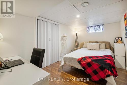 5993 Coholan Street, Niagara Falls, ON - Indoor Photo Showing Bedroom