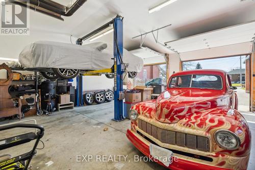 5993 Coholan Street, Niagara Falls, ON - Indoor Photo Showing Garage