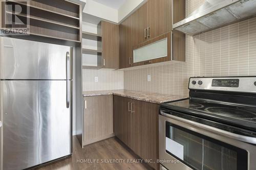 7573 Cottonwood Drive, Niagara Falls, ON - Indoor Photo Showing Kitchen With Stainless Steel Kitchen