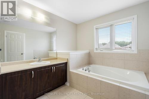 7573 Cottonwood Drive, Niagara Falls, ON - Indoor Photo Showing Bathroom