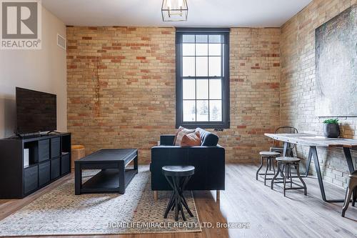 214 - 245 Downie Street, Stratford (22 - Stratford), ON - Indoor