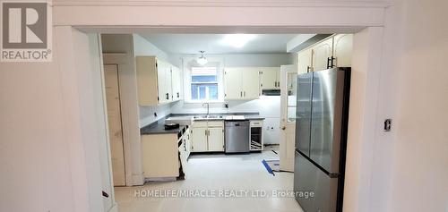 23 Phipps Street, Fort Erie, ON - Indoor Photo Showing Kitchen
