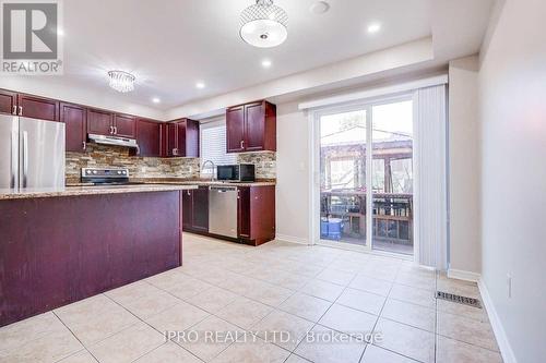 387 Bussel Crescent, Milton, ON - Indoor Photo Showing Kitchen