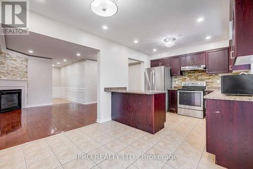 387 Bussel Crescent, Milton, ON - Indoor Photo Showing Kitchen