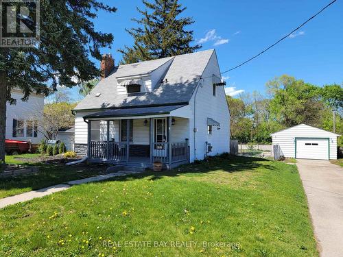 410 Maxwell Street E, Sarnia, ON - Outdoor With Deck Patio Veranda With Facade