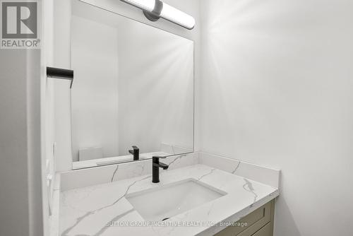 1774 Wingrove Avenue, Innisfil, ON - Indoor Photo Showing Bathroom