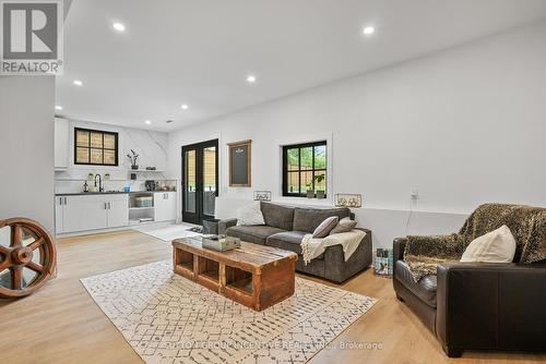 1774 Wingrove Avenue, Innisfil, ON - Indoor Photo Showing Living Room