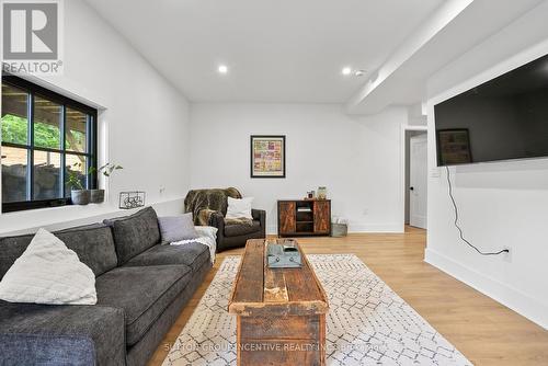1774 Wingrove Avenue, Innisfil, ON - Indoor Photo Showing Living Room