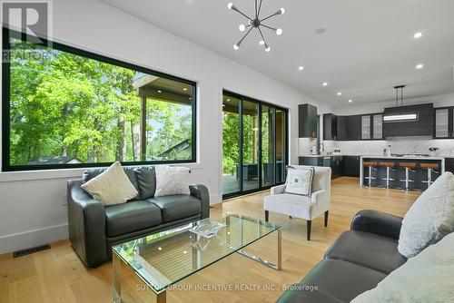 1774 Wingrove Avenue, Innisfil, ON - Indoor Photo Showing Living Room