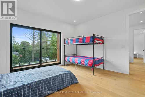 1774 Wingrove Avenue, Innisfil, ON - Indoor Photo Showing Bedroom