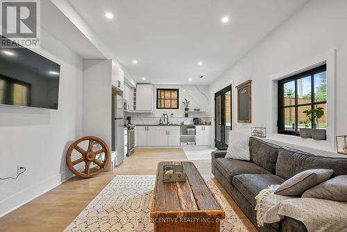 1774 Wingrove Avenue, Innisfil, ON - Indoor Photo Showing Living Room