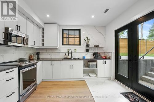 1774 Wingrove Avenue, Innisfil, ON - Indoor Photo Showing Kitchen